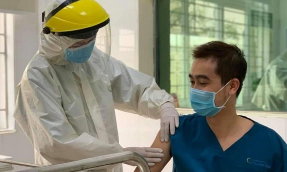 COVID-19 chiều 15/4: Thêm 21 ca nhiễm mới, Bộ Y tế yêu cầu 5 tỉnh thành hoàn tất tiêm vaccine trước 15/5