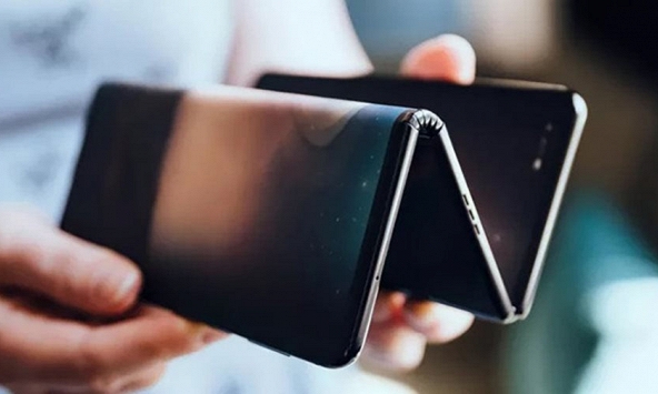 Cận cảnh chiếc máy tính bảng gập 3 của Samsung - Galaxy Z Fold Tab