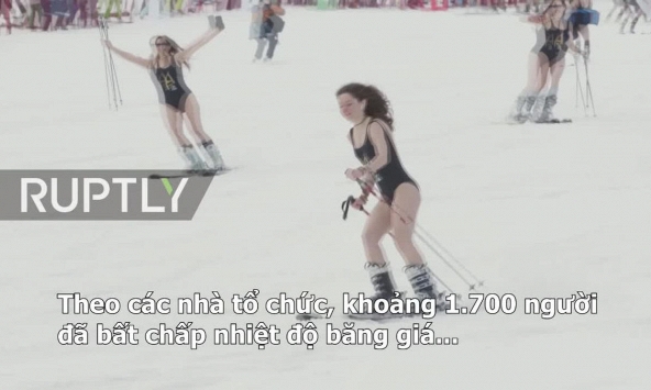 1.700 người mặc áo tắm trượt tuyết tập thể tại Nga