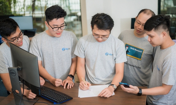 VinAI tiên phong lắp đặt siêu máy tính AI mạnh nhất Việt Nam