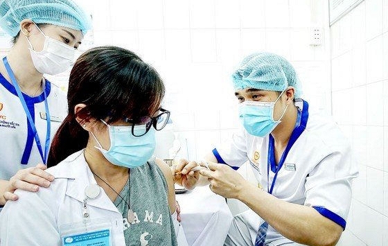 COVID-19 chiều 22/4: Thêm 4 ca nhiễm nhập cảnh