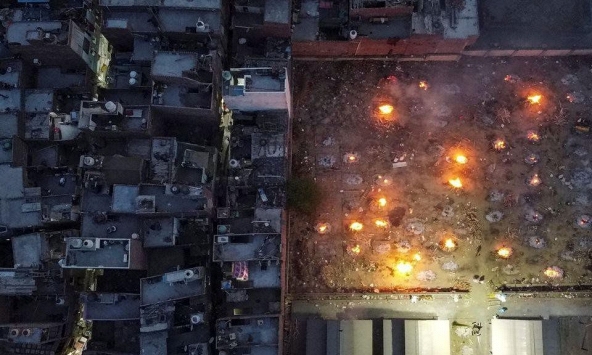 Ấn Độ 'vỡ trận' trong làn sóng COVID-19 thứ hai