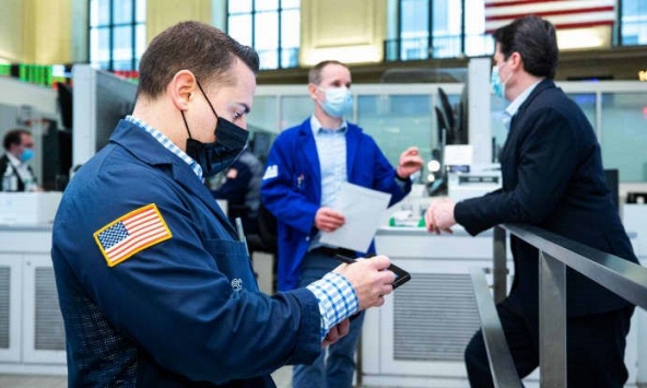 Chứng khoán Mỹ kết thúc tuần đầy biến động sau kế hoạch tăng thuế của Tổng thống Biden