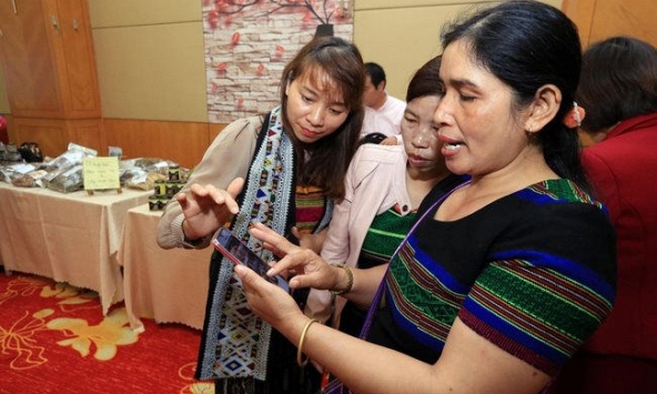 Bất ngờ với xu hướng mua sắm đồ điện tử của phụ nữ trung niên