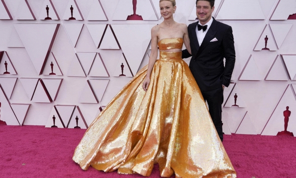 Thảm đỏ oscar 2021 vẫn hào nhoáng và đầy sắc màu