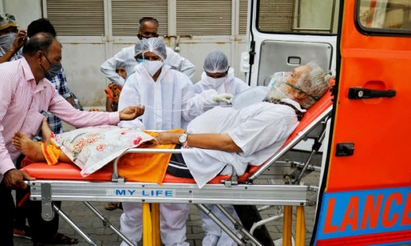 Mỹ chuyển 100 triệu USD và 20 triệu liều vaccine cho Ấn Độ 