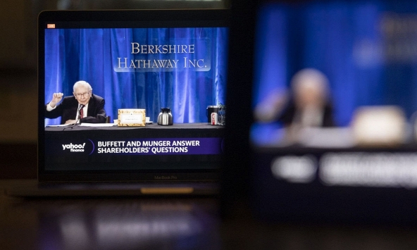 Warren Buffett cảnh báo các nhà đầu tư mới không nên đánh bạc vào cổ phiếu riêng lẻ