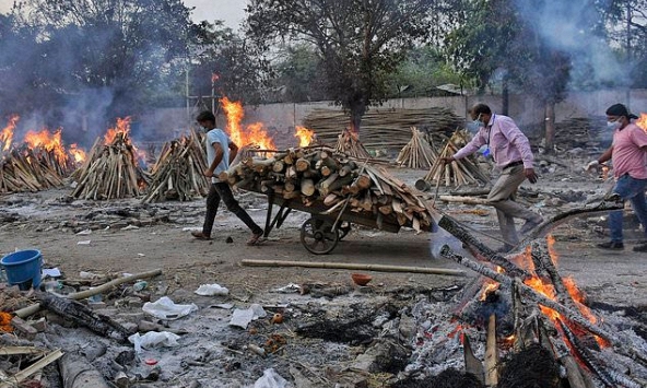 Không chỉ Ấn Độ, thế giới đang ở giữa cuộc khủng hoảng COVID tồi tệ nhất