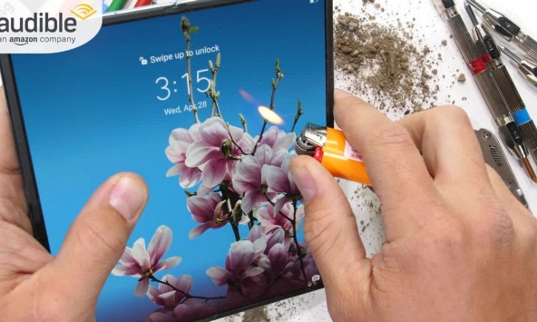 Huawei Mate X2 có vượt qua bài kiểm tra độ bền bằng dao rọc giấy, hơ lửa và bẻ cong?