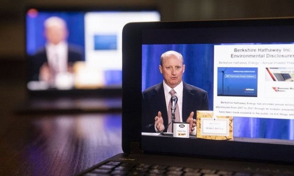 Huyền thoại đầu tư Warren Buffett hé lộ người kế nhiệm