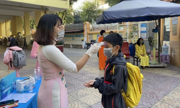 TP.HCM cách ly 15 học sinh và nhân viên trường học đi cùng chuyến bay bệnh nhân mắc COVID-19