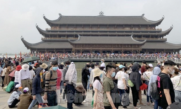 Nữ nhân viên y tế chùa Tam Chúc dương tính COVID-19