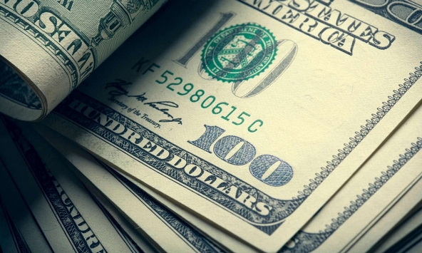 Bị áp lực bởi vàng, USD quay đầu giảm