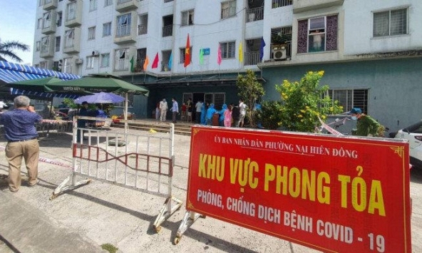 Đà Nẵng: Một người định đu dây trốn khỏi chung cư đang bị phong tỏa