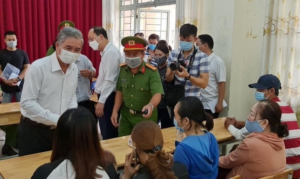 Lãnh đạo TP.HCM thăm hỏi gia đình có 8 người chết trong vụ cháy tại Quận 11