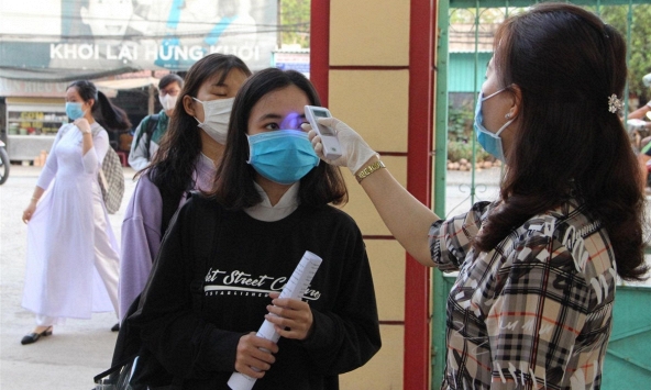 TP.HCM cho học sinh lớp 9 và 12 đi học lại