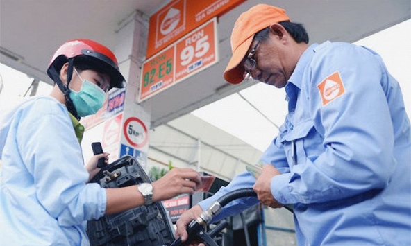 Giá xăng tăng cao nhất trong 15 tháng, lên gần 20.000 đồng/lít