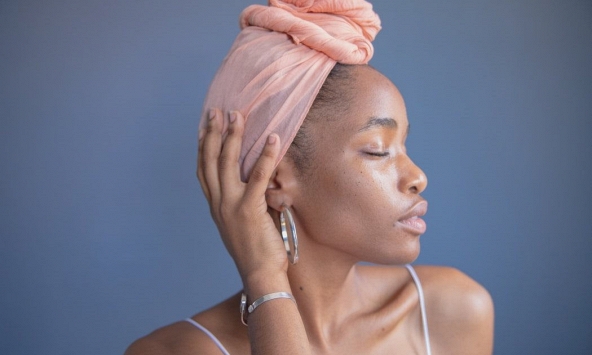 10 cách biến tấu với chiếc khăn quàng cổ đầy cá tính