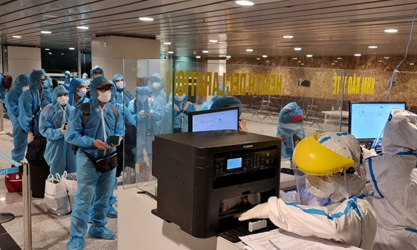 Tạm dừng, hạn chế việc nhập cảnh đối với người nước ngoài, người Việt Nam ở nước ngoài