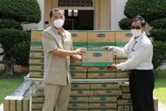 Vinamilk tặng 1.000 thùng sữa cho người dân và trẻ em 'vùng đỏ' COVID-19 tại Campuchia