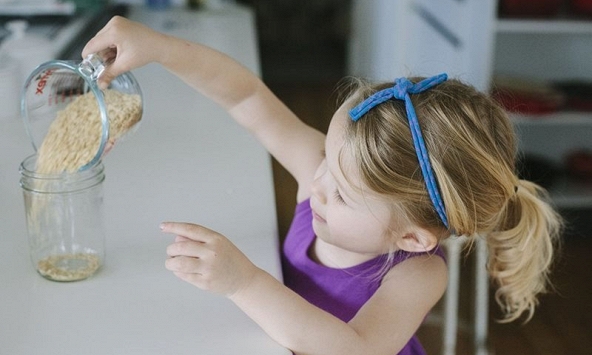  6 hoạt động Montessori rèn luyện sự khéo léo cho trẻ từ 2- 3 tuổi