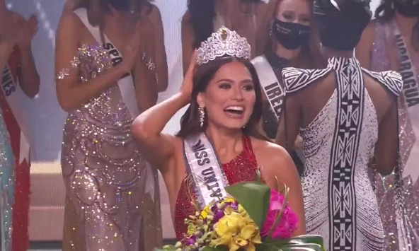 Khoảnh khắc đăng quang của Hoa hậu Mexico - Andrea Meza