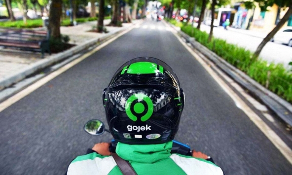 Nikkei Asia: Gojek đối đầu với Grab bằng việc mở dịch vụ đặt xe 4 bánh và ví điện tử tại Việt Nam