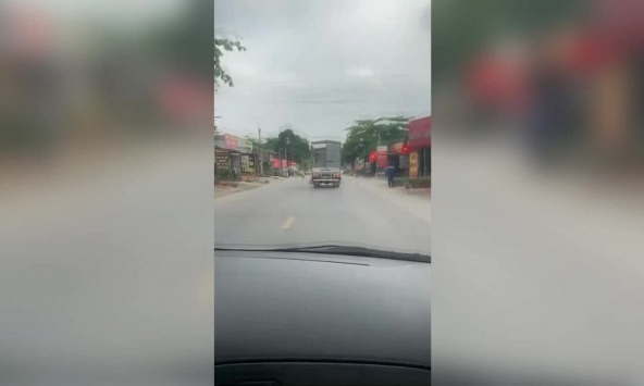 Xe tải ép không cho xe cứu thương vượt gần 10km