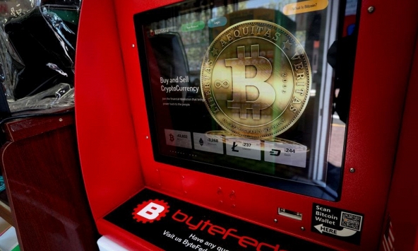 Bitcoin lao dốc: Nên bán hay mua?