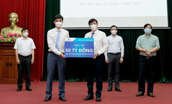 Thêm 125 tỷ đồng, 1 triệu USD và 1 triệu liều vaccine cho Quỹ mua vaccine phòng COVID-19