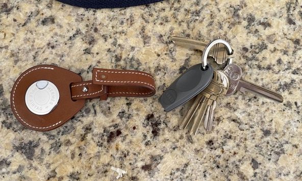 Vì sao Apple bất ngờ thu hồi hàng loạt móc khóa Hermes AirTag?