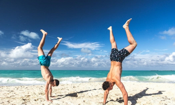 'Trồng chuối' mỗi ngày giúp bạn ngủ ngon hơn