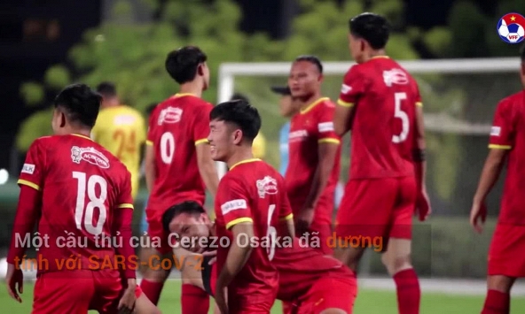 Cận cảnh tuyển Việt Nam tập luyện trong ngày Văn Hậu sẵn sàng trở lại