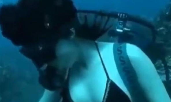 Diễn viên Anh Thư lộ clip nóng thứ ba dưới đáy biển