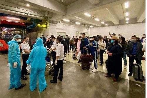 Sân bay Nội Bài dừng nhập cảnh hành khách