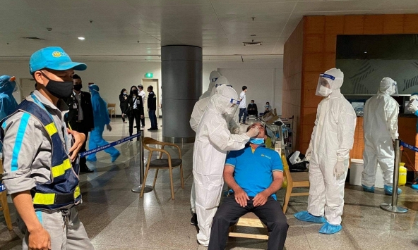 COVID-19 trưa 31/5: Thêm 68 ca dương tính, TP.HCM cách ly khu Mả Lạng