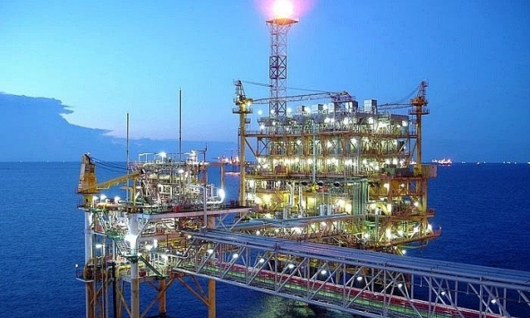 Giá dầu thô biến động trái chiều