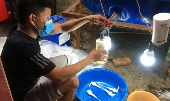 Triệt phá cơ sở sản xuất dầu gội, sữa tắm, nước giặt bằng 'công nghệ thùng phuy' ở Thanh Hóa