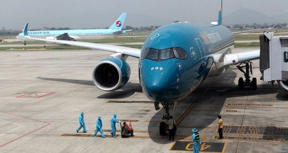 Mở lại các chuyến bay quốc tế vào sân bay Tân Sơn Nhất và Nội Bài