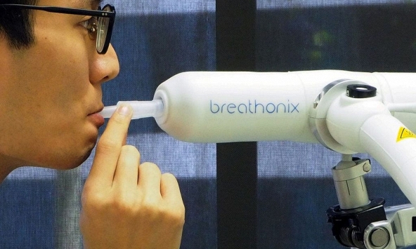 Vingroup tặng Bộ Y tế 30 máy xét nghiệm và 2 triệu mẫu test COVID-19