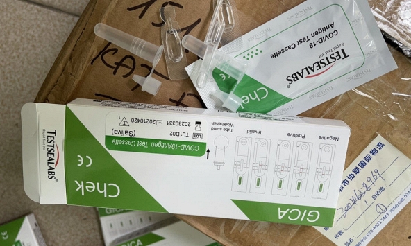 Mua que test nhanh COVID-19 trên mạng về bán, một cơ sở y tế bị xử phạt