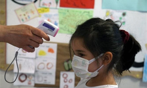 COVID-19 sáng 4/6: Việt Nam có thêm 52 ca mắc mới, thế giới trên 3,7 triệu người tử vong