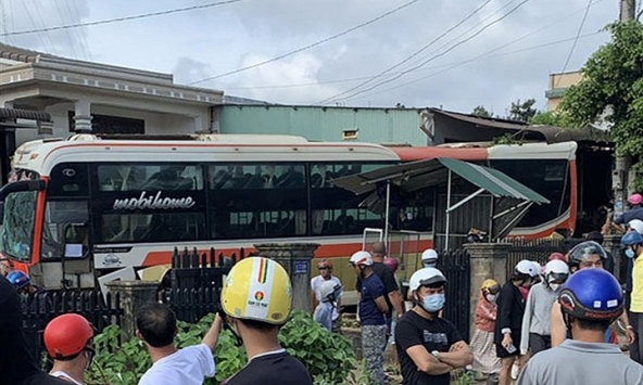 Xe tải tông liên hoàn khiến ít nhất 7 người thương vong ở Đắk Lắk