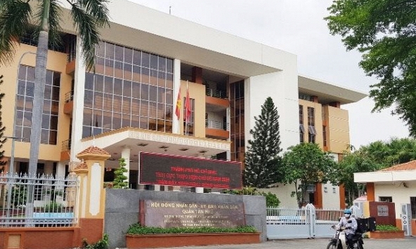 Chiến sĩ công an và cán bộ chỉ huy quân sự phường ở quận Tân Phú nghi mắc COVID-19