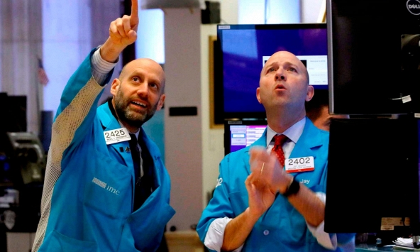 Chứng khoán Mỹ biến động trái chiều, S&P 500 đi ngang