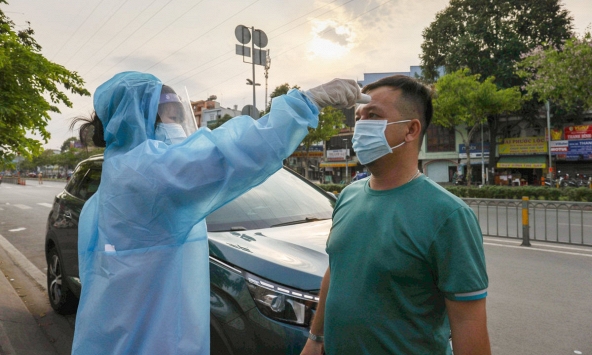 Tài xế giao hàng nhiễm COVID-19, phong tỏa khẩn cấp một khu dân cư ở Long An