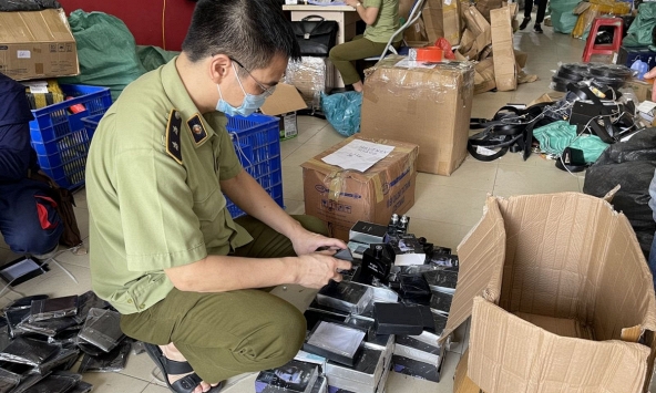 Hàng nghìn mỹ phẩm không hóa đơn chứng từ, giả mạo nhãn hiệu bị thu giữ tại Hà Nội