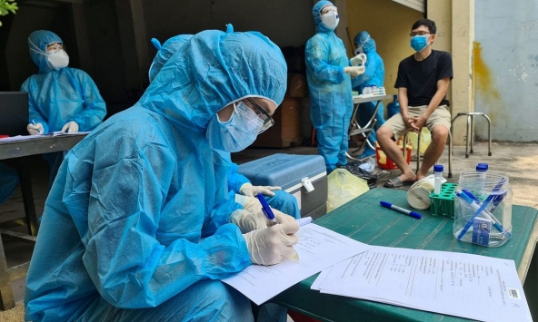 Nhân viên của Bệnh viện Nhi đồng 1 dương tính COVID-19