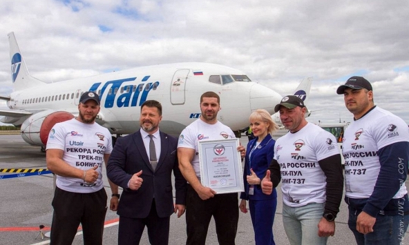 Trở thành 'người đàn ông khoẻ nhất nước Nga' khi kéo máy bay Boeing nặng 40 tấn