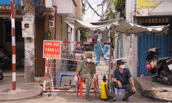 Phong tỏa nơi ở của 2 nhân viên bệnh viện Bệnh nhiệt đới TP.HCM nhiễm COVID-19